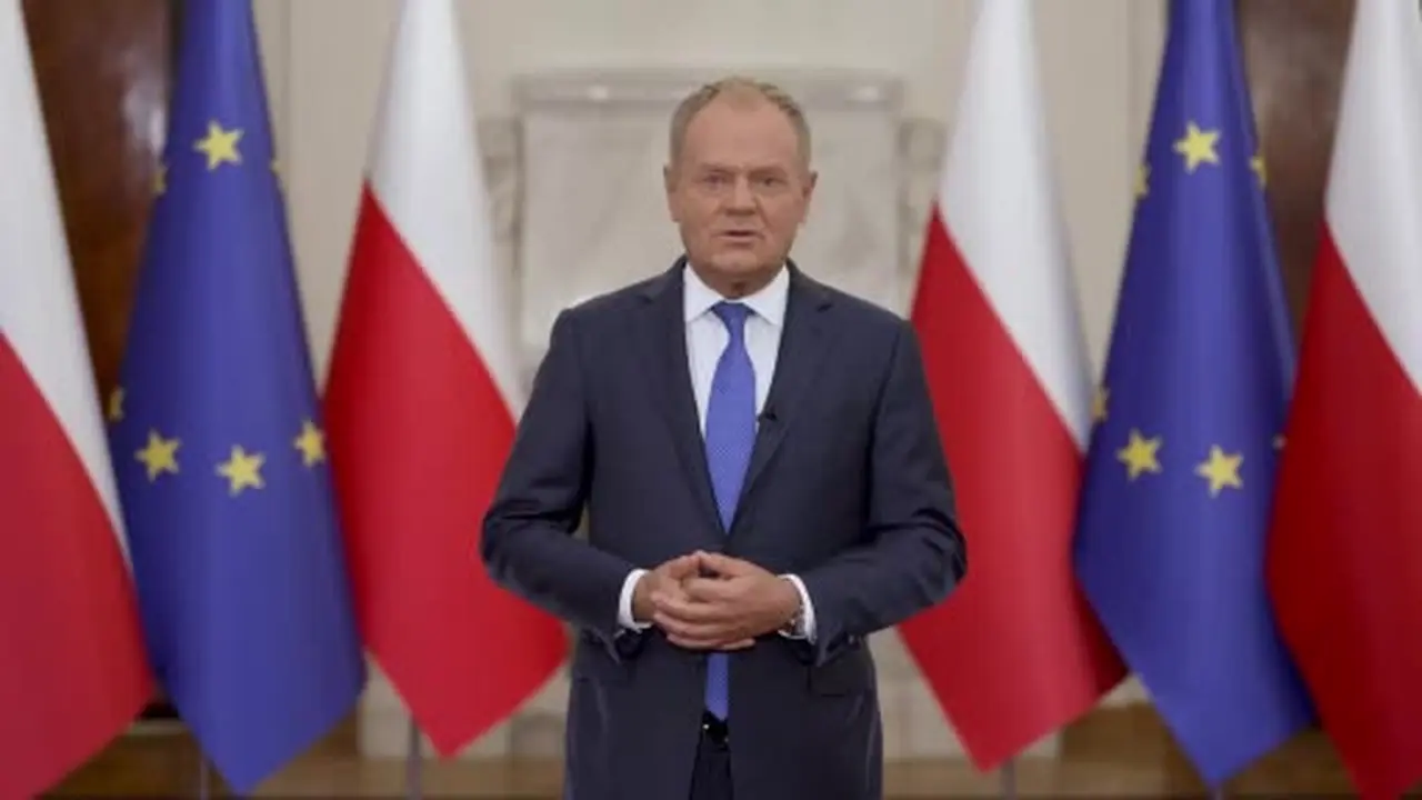 Polonya Başbakanı Tusk: "Anayasa Mahkemesi’ne yönelik saldırı eski ve mevcut cumhurbaşkanı ile PiS’in hukuk devletini yok etme sürecinin bir aşamasıdır"