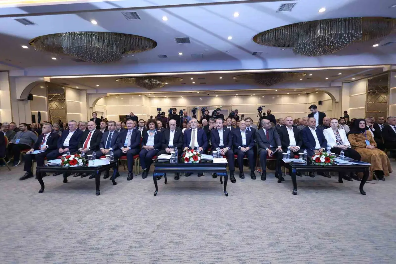 Memur-Sen Genel Başkanı Yalçın: "İklim krizinin etkileri arttıkça güçlü kamu hizmetlerine duyulan ihtiyaç da artmaktadır"