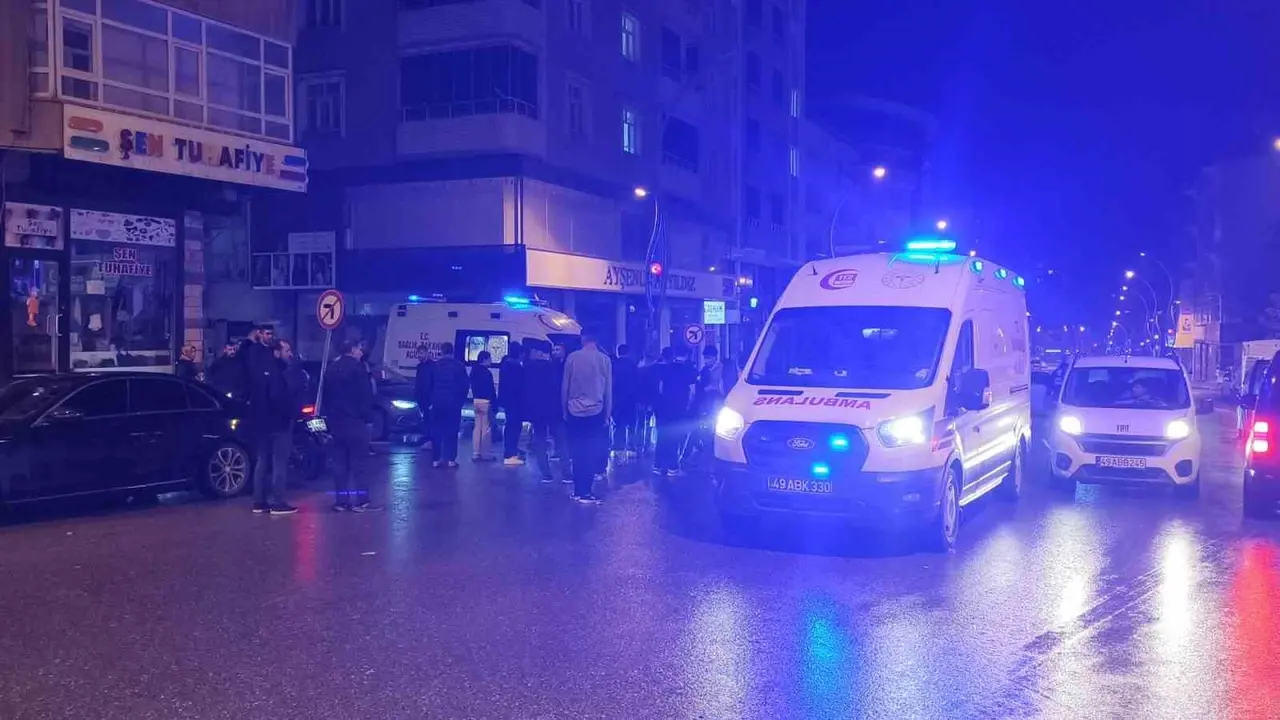 Muş’ta otomobil ile motosiklet çarpıştı: 2 yaralı
