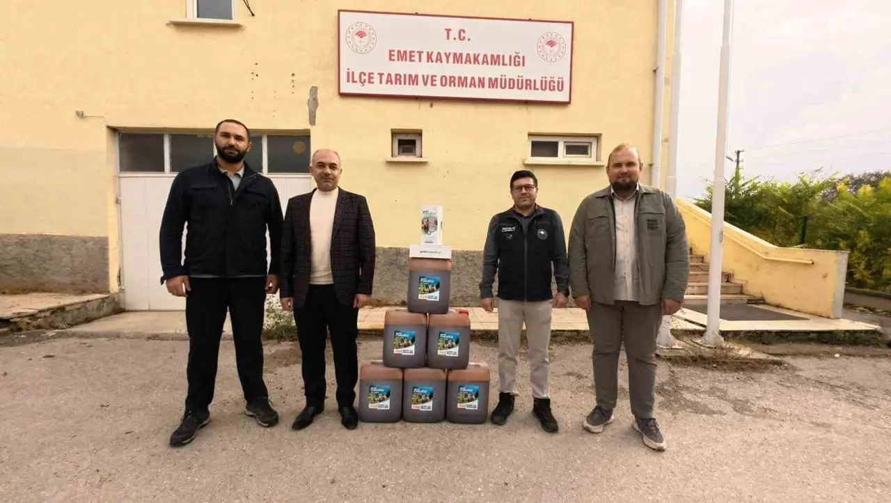 Emet’te 10 süt işletmesine antimastitör cihazı desteği