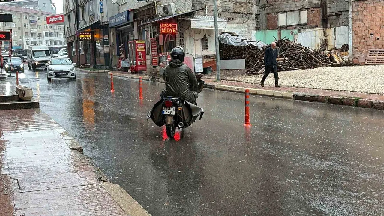 Elazığ’da sağanak yağış etkili oldu