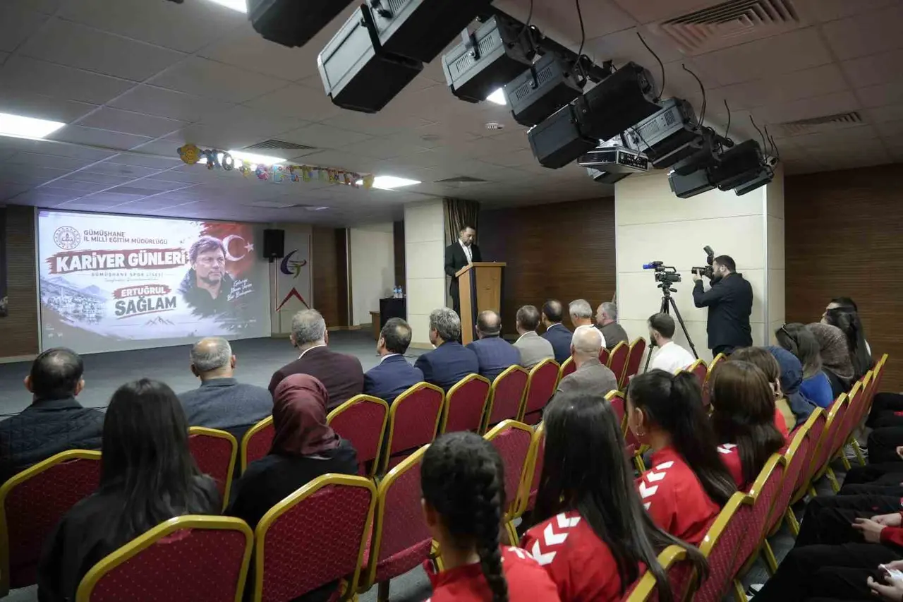 Ertuğrul Sağlam’dan gençlere ahlak ve başarı tavsiyesi