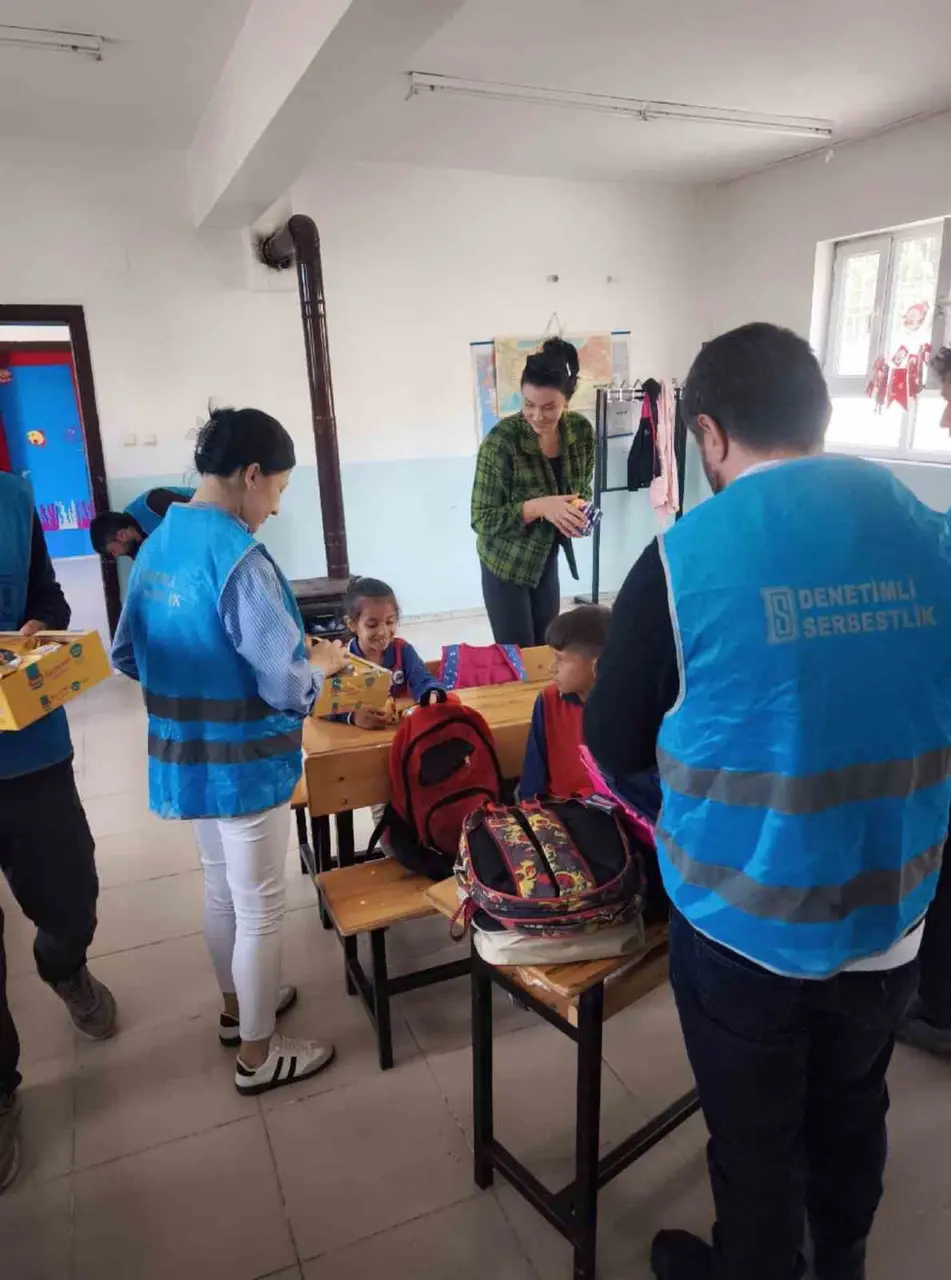 Şırnak Denetimli Serbestlik Müdürlüğünden öğrencilere eğitim desteği