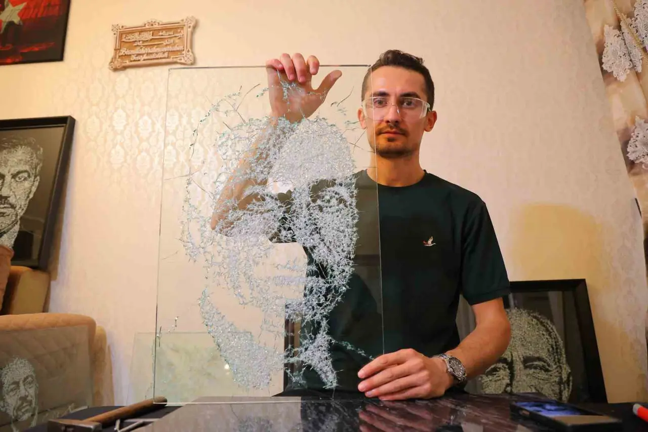 Hobi olarak başladı, camı çatlatarak sanat eserine dönüştürüyor