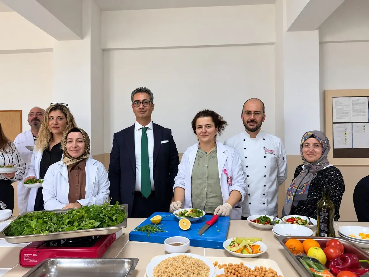 Ladik’te öğretmenler sağlıklı beslenmeyi mutfakta öğrendi
