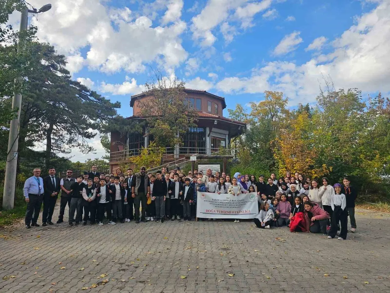 Kütahya Çamlıca Tabiat Parkı’nda öğrencilere doğa eğitimi