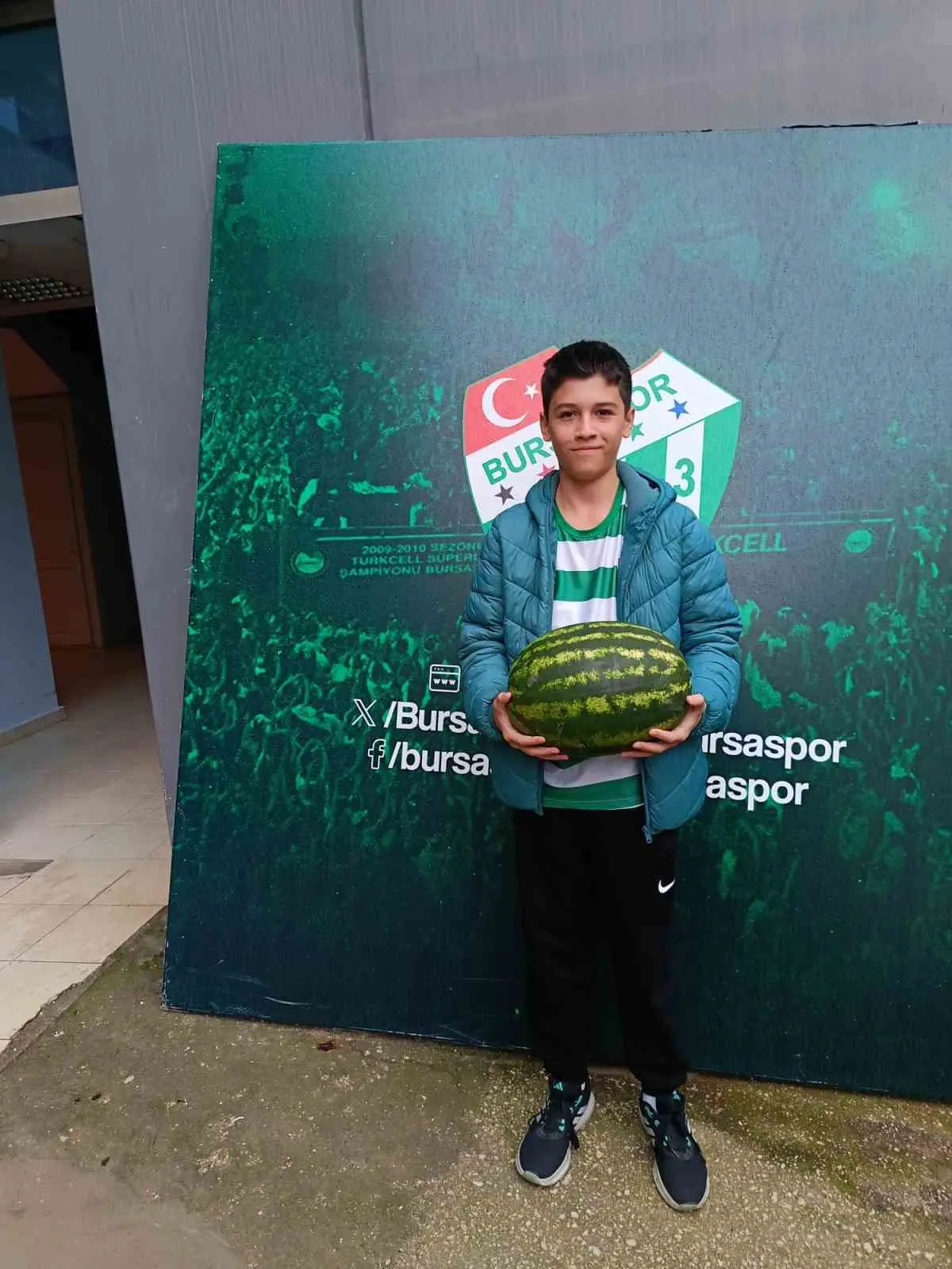 Karacabeyli taraftardan Bursaspor’a karpuz sürprizi