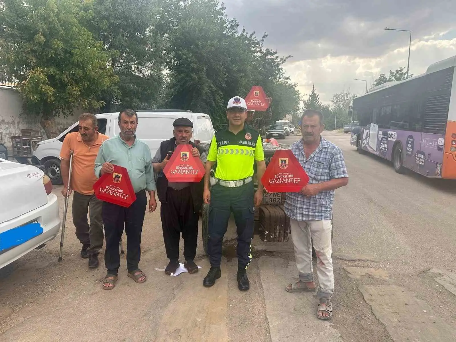 Jandarmadan 361 traktör sürücüsüne ’güvenli tarım, güvenli trafik’ eğitimi