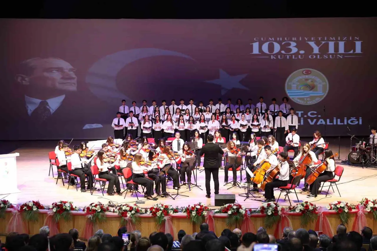 Denizli’de Cumhuriyetin 103. yıldönümü büyük coşkuyla kutlandı