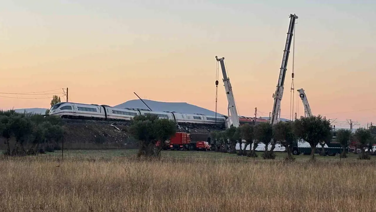 İspanya’daki tren faciasında can kaybı 69’a, yaralı sayısı 98’e yükseldi