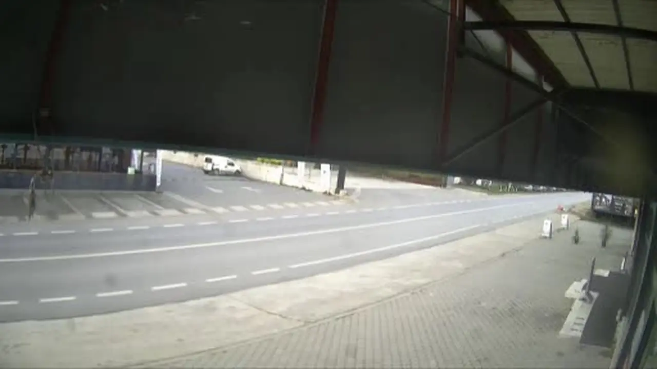 Motosiklet ile otomobil çarpıştı