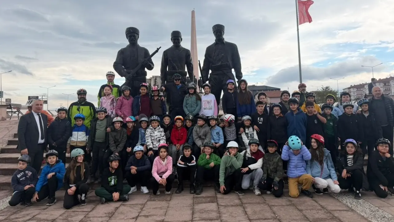 Burhaniye’de Bisiklet Turu’na 49 öğrenci katıldı
