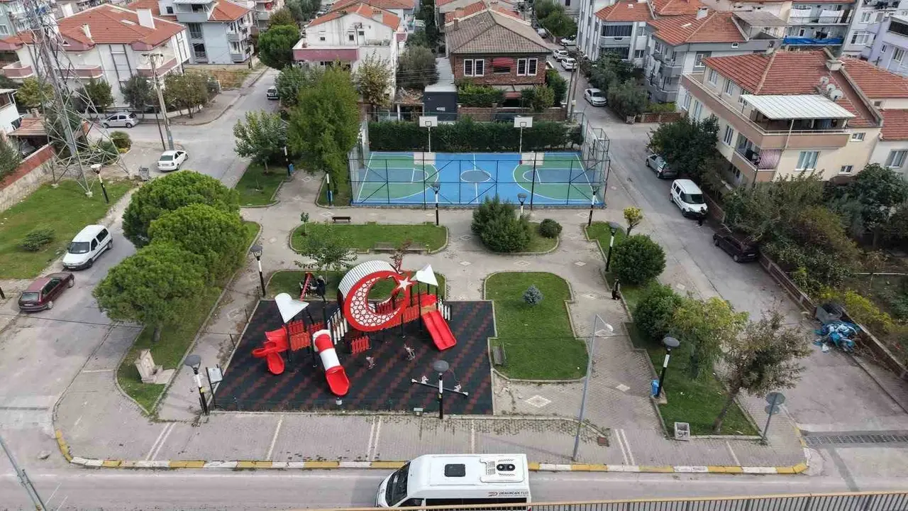 Altıeylül’de parklarda büyük dönüşüm