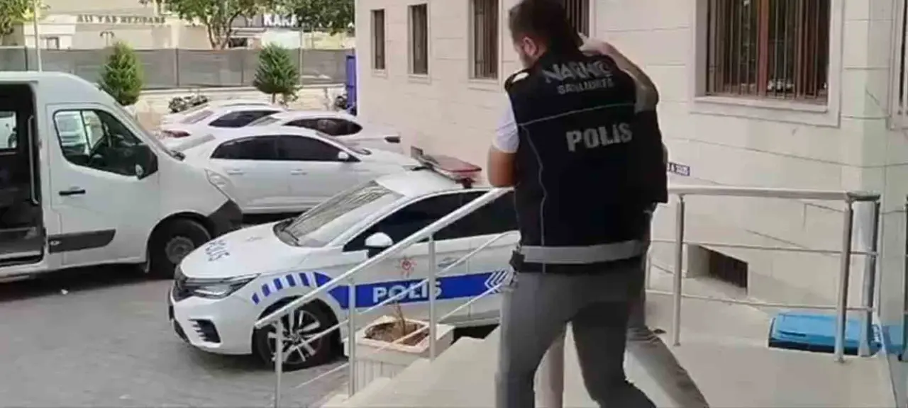 Şanlıurfa’da yolcu otobüsünde 16 kilo 400 gram skunk ele geçirildi