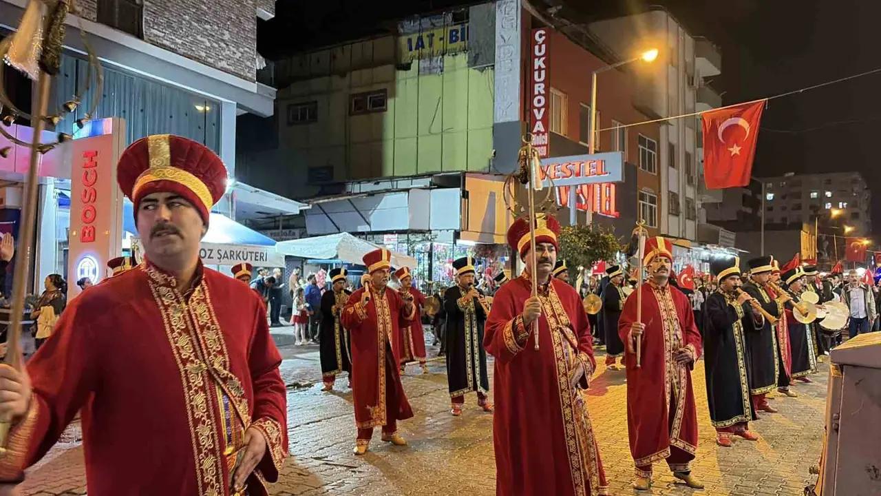 Osmaniye’de Cumhuriyet’in 103. yılı 103 metrelik Türk bayrağıyla kutlandı