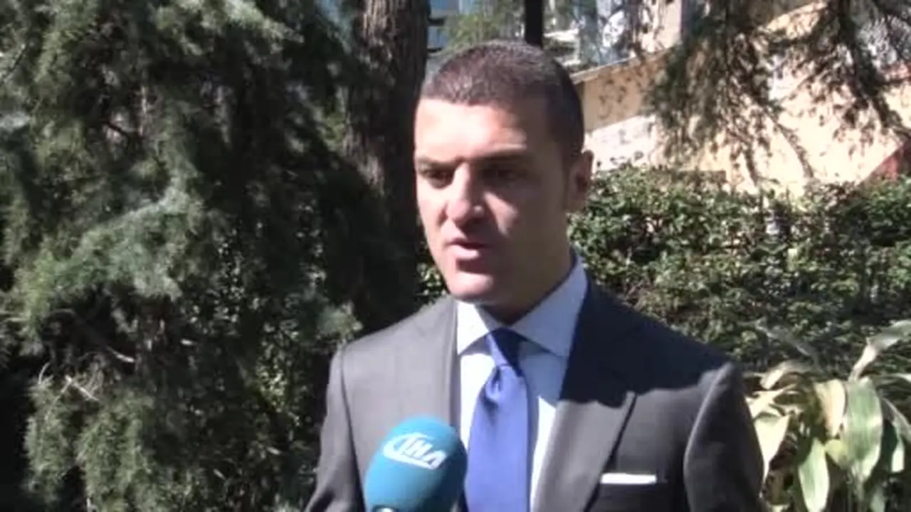 İstanbul Cumhuriyet Başsavcılığı koordinesinde, "suçtan kaynaklanan mal varlığı değerlerini aklama" suçu kapsamında yürütülen soruşturmada gözaltına alınan Abdurrahman Emir Sarıgül, adliyeye sevk edildi