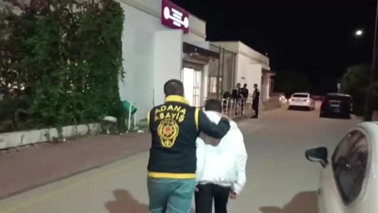 Adana’da kasada oturan çocuğu başından vuran 17 yaşındaki şüpheli yakalandı