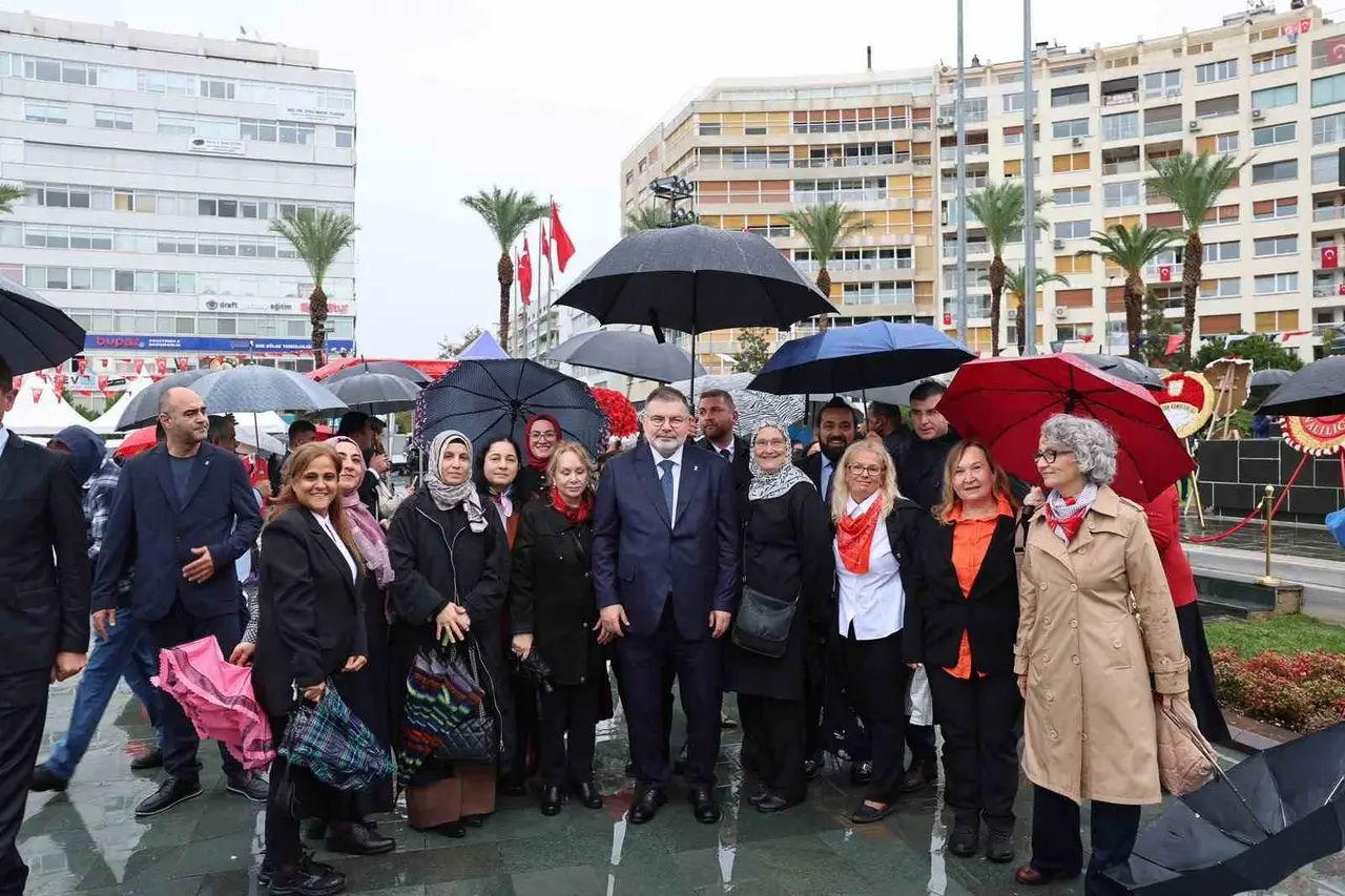 AK Parti İzmir İl Başkanı Saygılı: "Cumhuriyet hepimizin ortak emaneti, Türkiye hepimizin ortak geleceğidir"