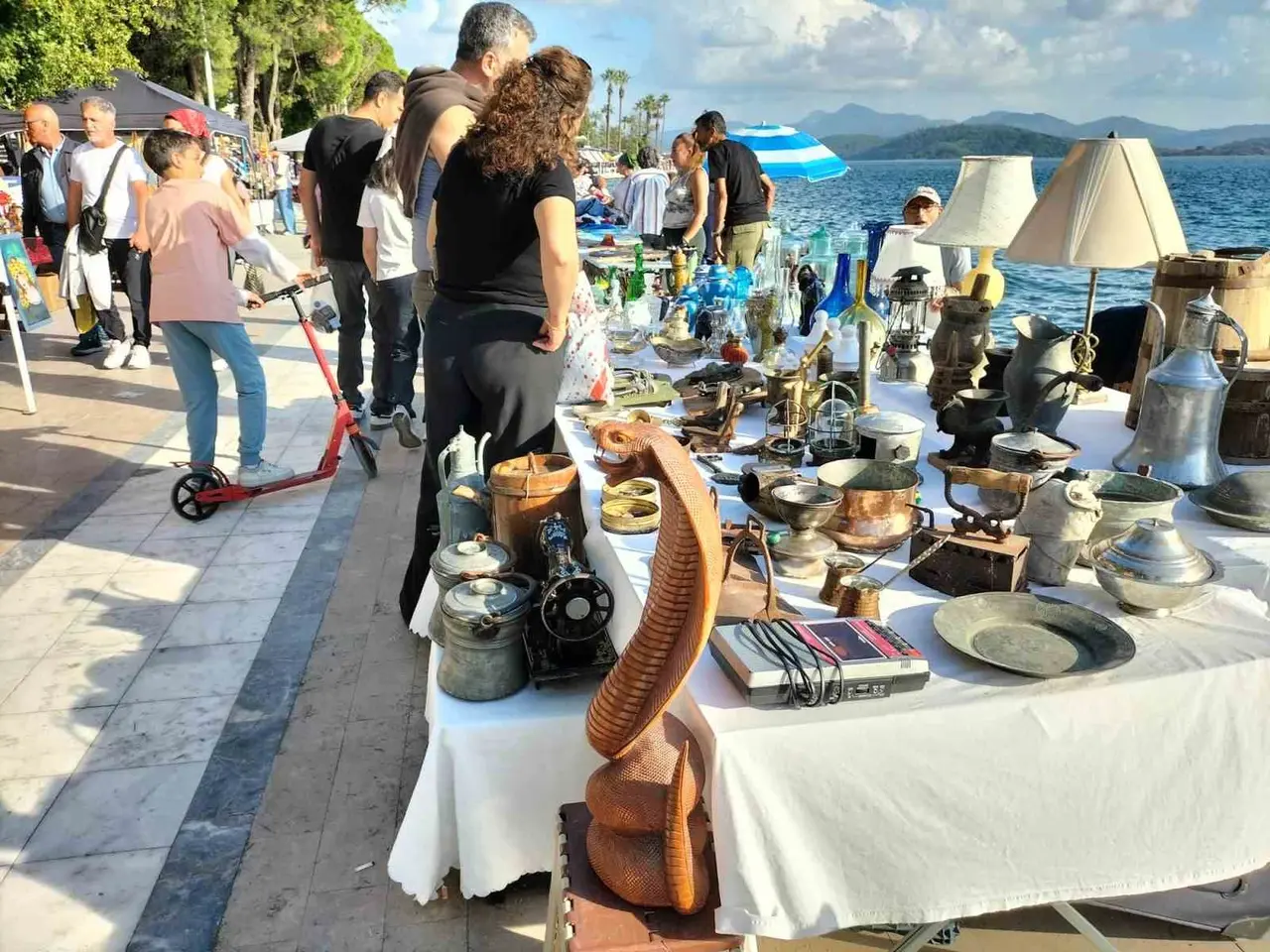 Köyceğiz’de Ekim ayının son Pazar günü ikinci el pazarı kuruldu