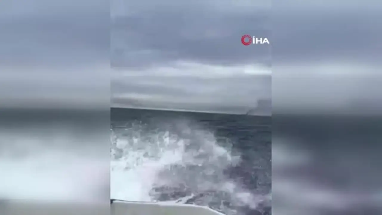 İran: "Hürmüz Boğazı’nda yasaklı bölgede ilerleyen tanker mayına çarptı, gemide yangın çıktı"