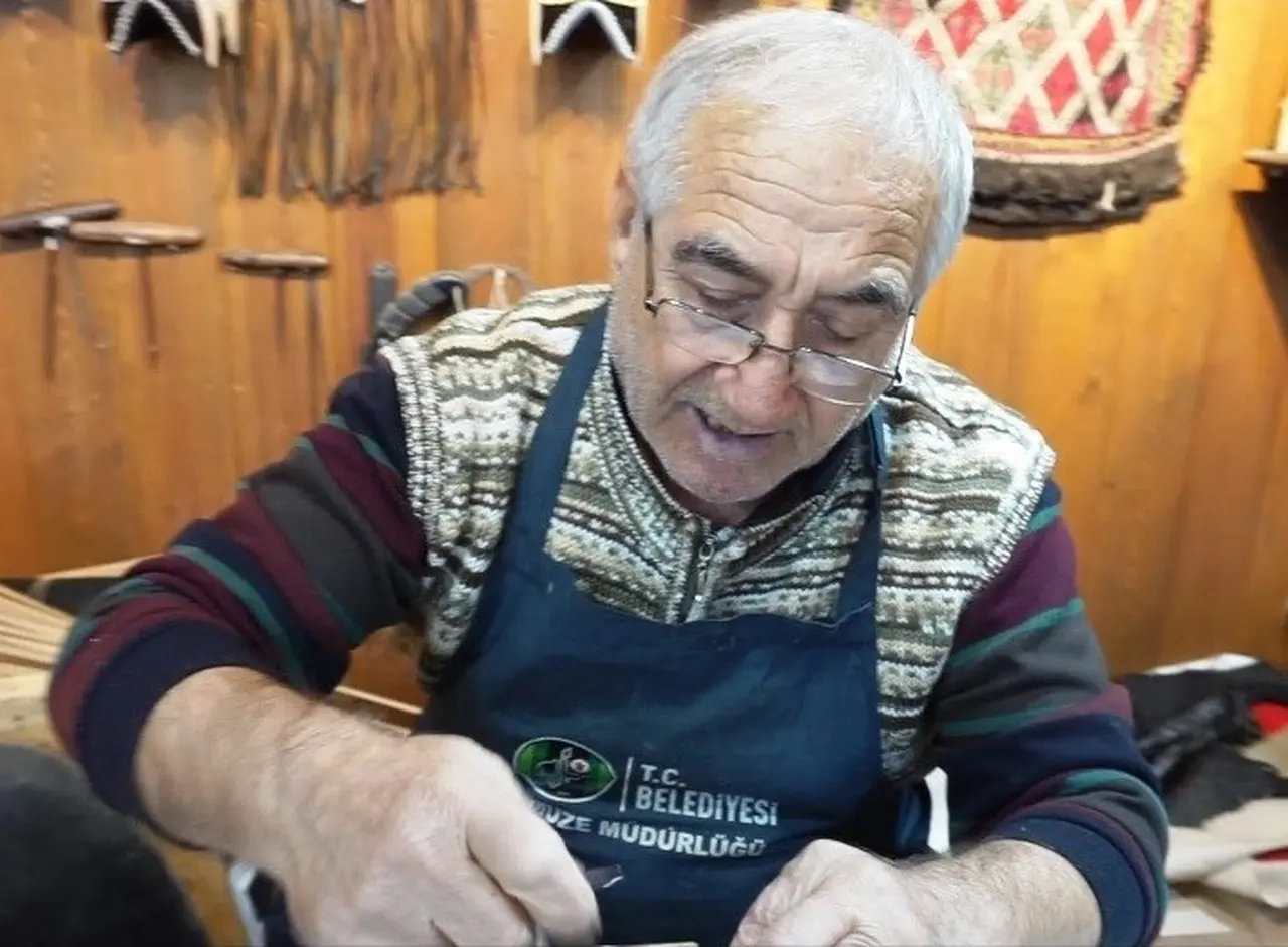 Nurettin usta, semercilik mesleğini minyatürleriyle yaşatmaya çalışıyor
