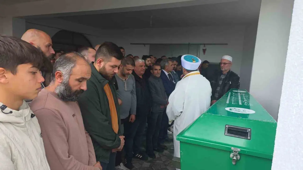 9 yaşındaki Ömer Halis, gözyaşları arasında toprağa verildi
