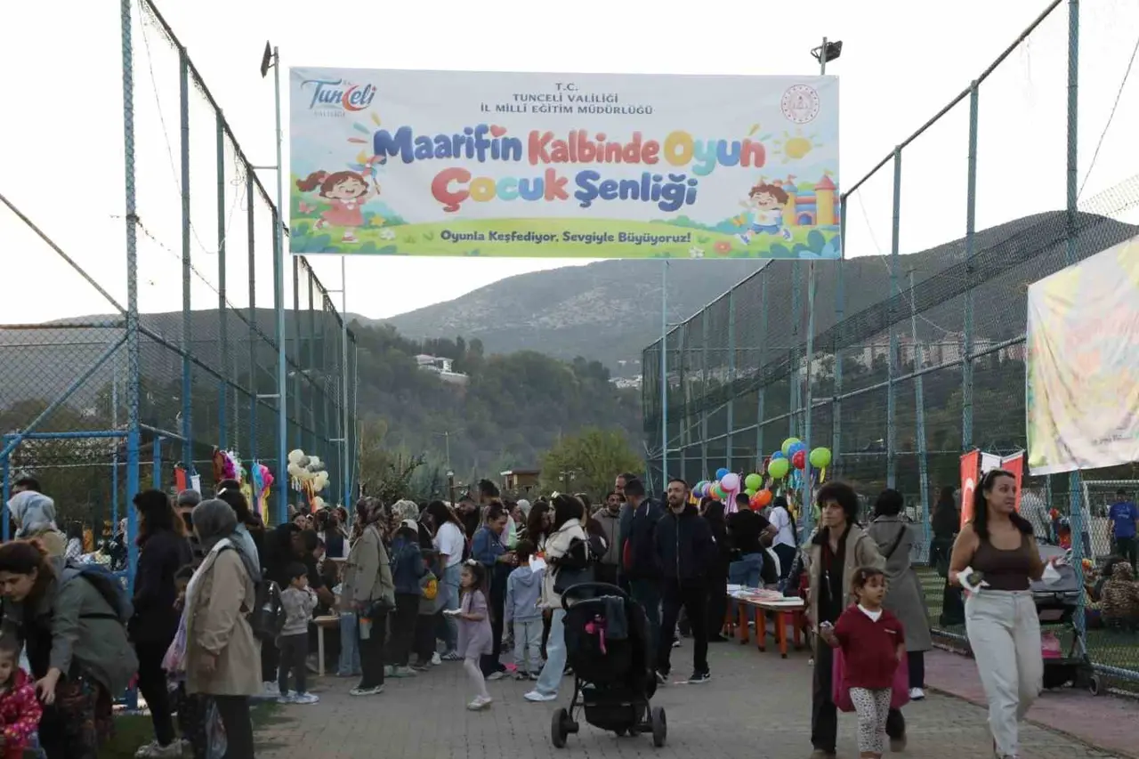 Tunceli’de festival tadında çocuk şenliği