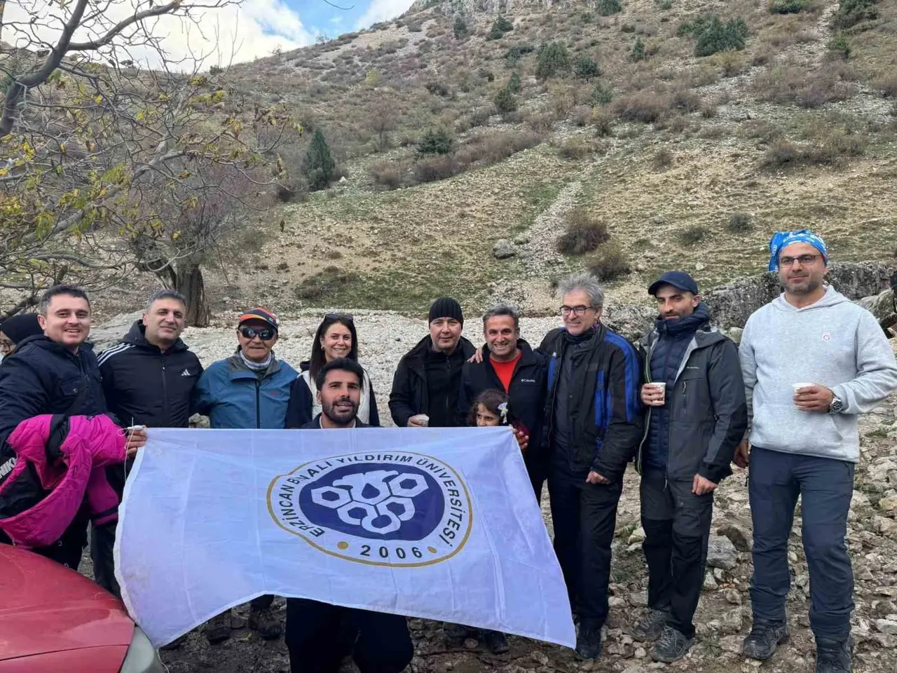 Erzincan’da Cumhuriyet’in 103. yılı doğa yürüyüşüyle kutlandı