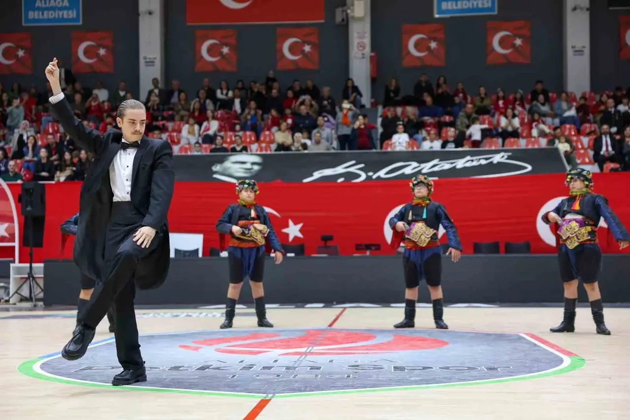 Aliağa’da Cumhuriyet’in 103. yılı coşkuyla kutlandı