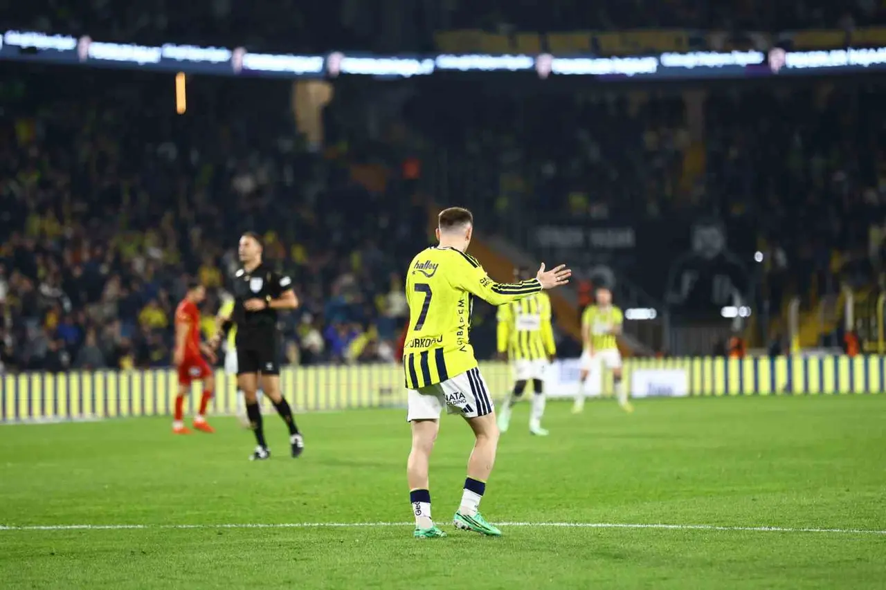 Trendyol Süper Lig: Fenerbahçe: 1 - Göztepe: 2 (Maç sonucu)