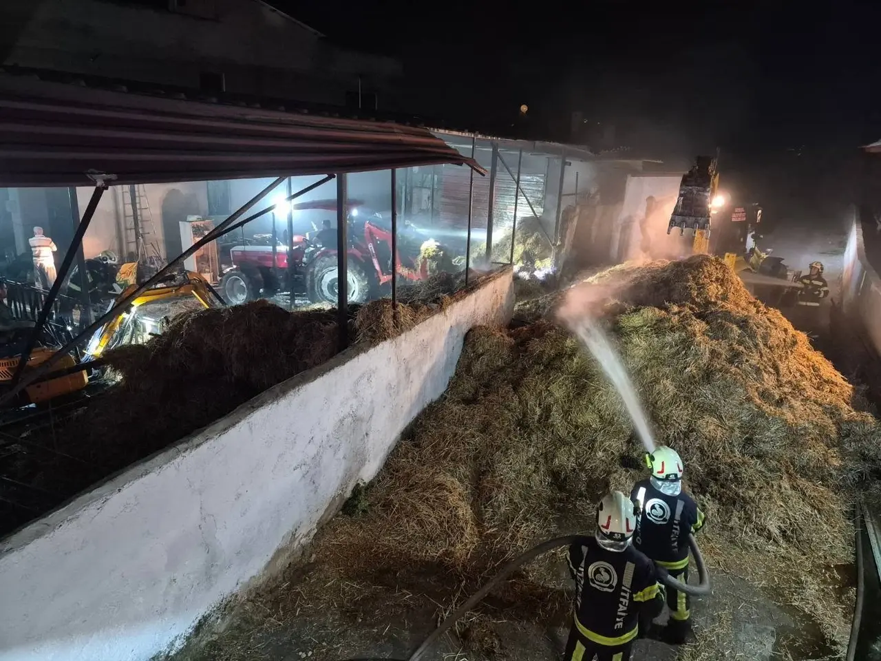 Denizli’de besihanede çıkan yangın söndürüldü