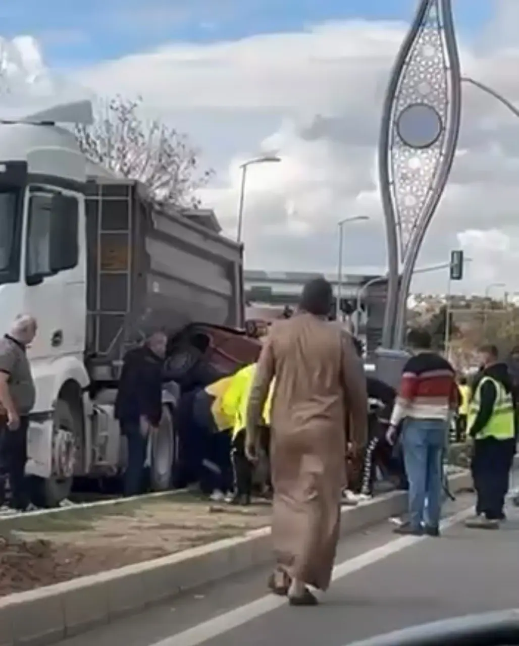 Ankara’da kamyon ile otomobil çarpıştı: 3 yaralı