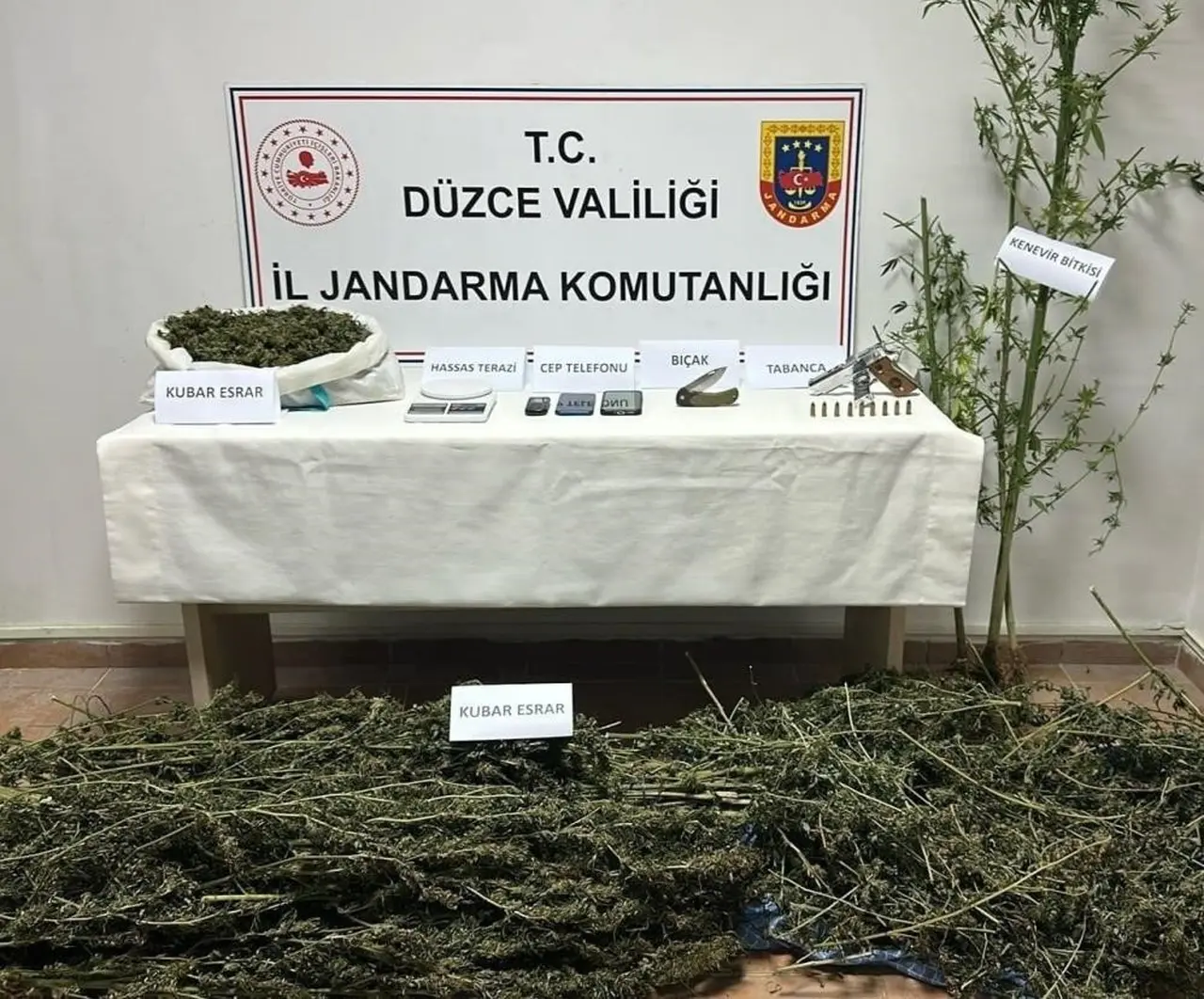 Düzce’de zehir tacirlerine darbe: 40 şüpheliye işlem yapıldı