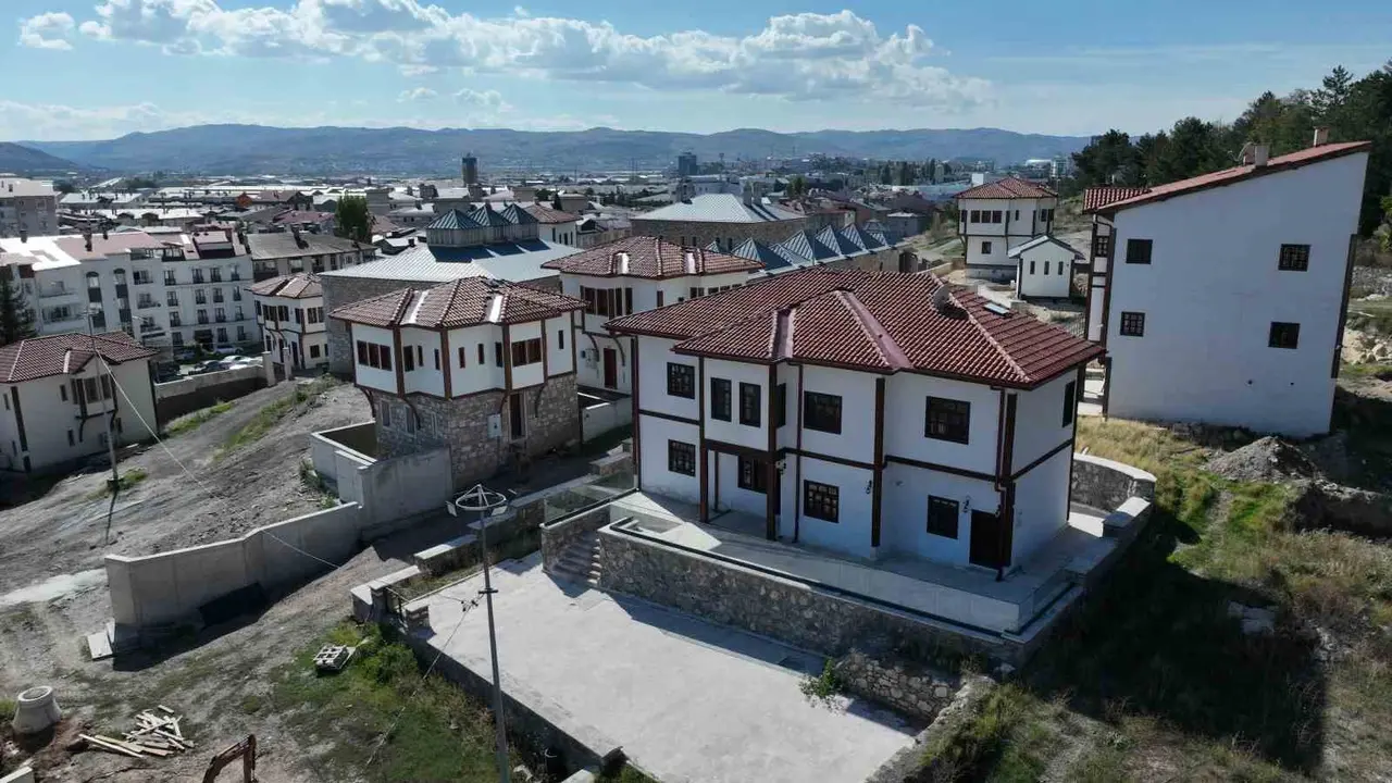 Sivas’ın çehresini değiştirecek Kale Projesi hızla yükseliyor