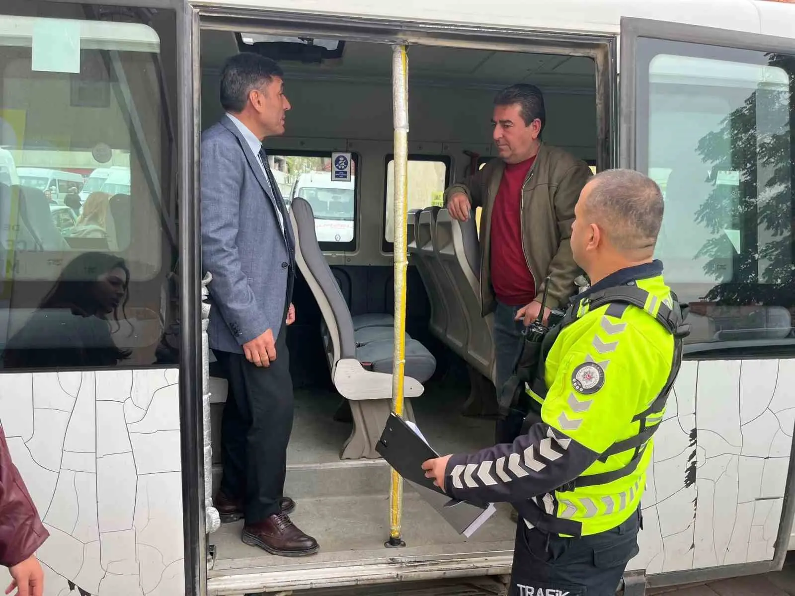 Öğrenci güvenliği için servisler tek tek denetlendi