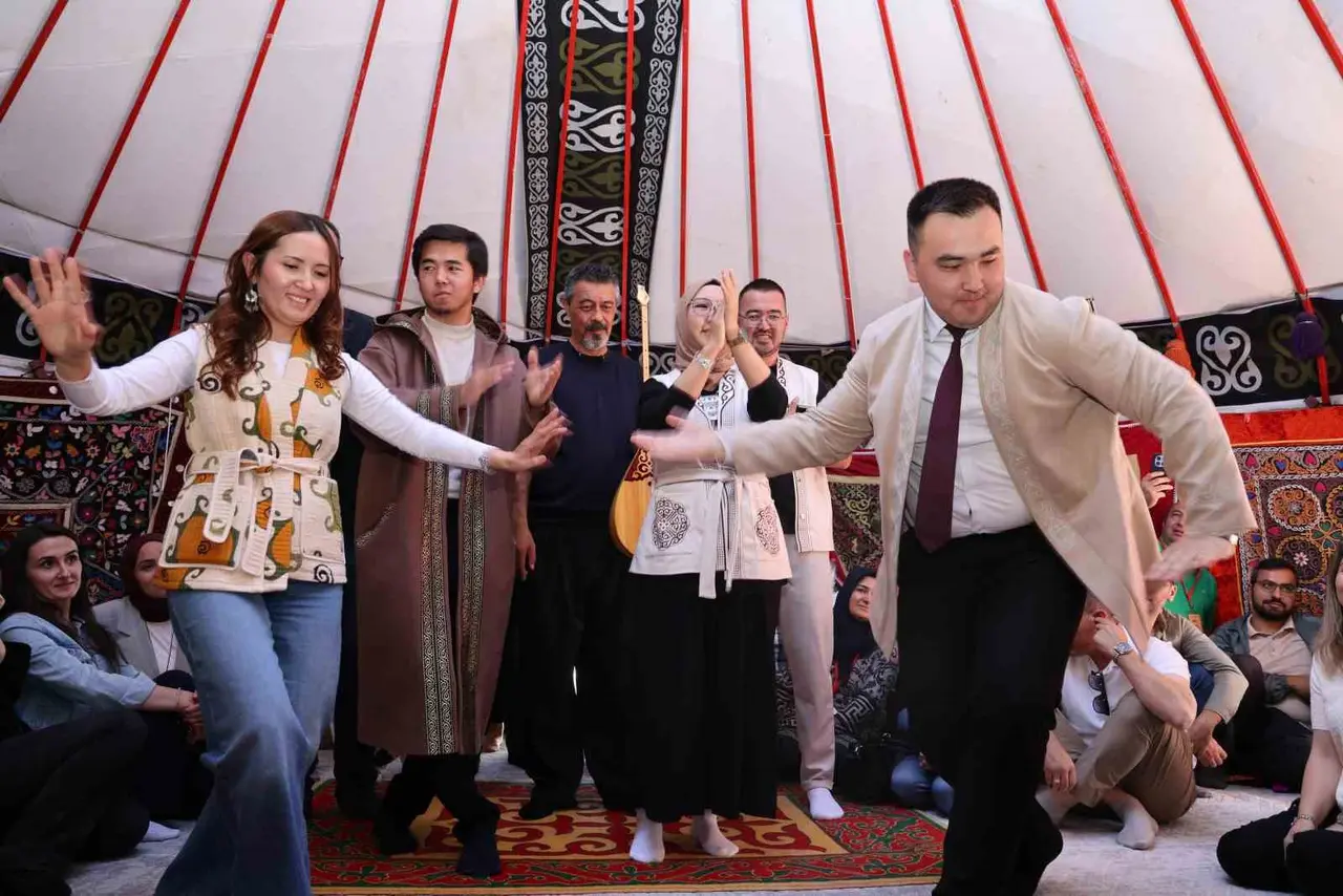 Kırşehir ve Niğde’den 80 öğretmen kültürel mirasın izinde buluştu