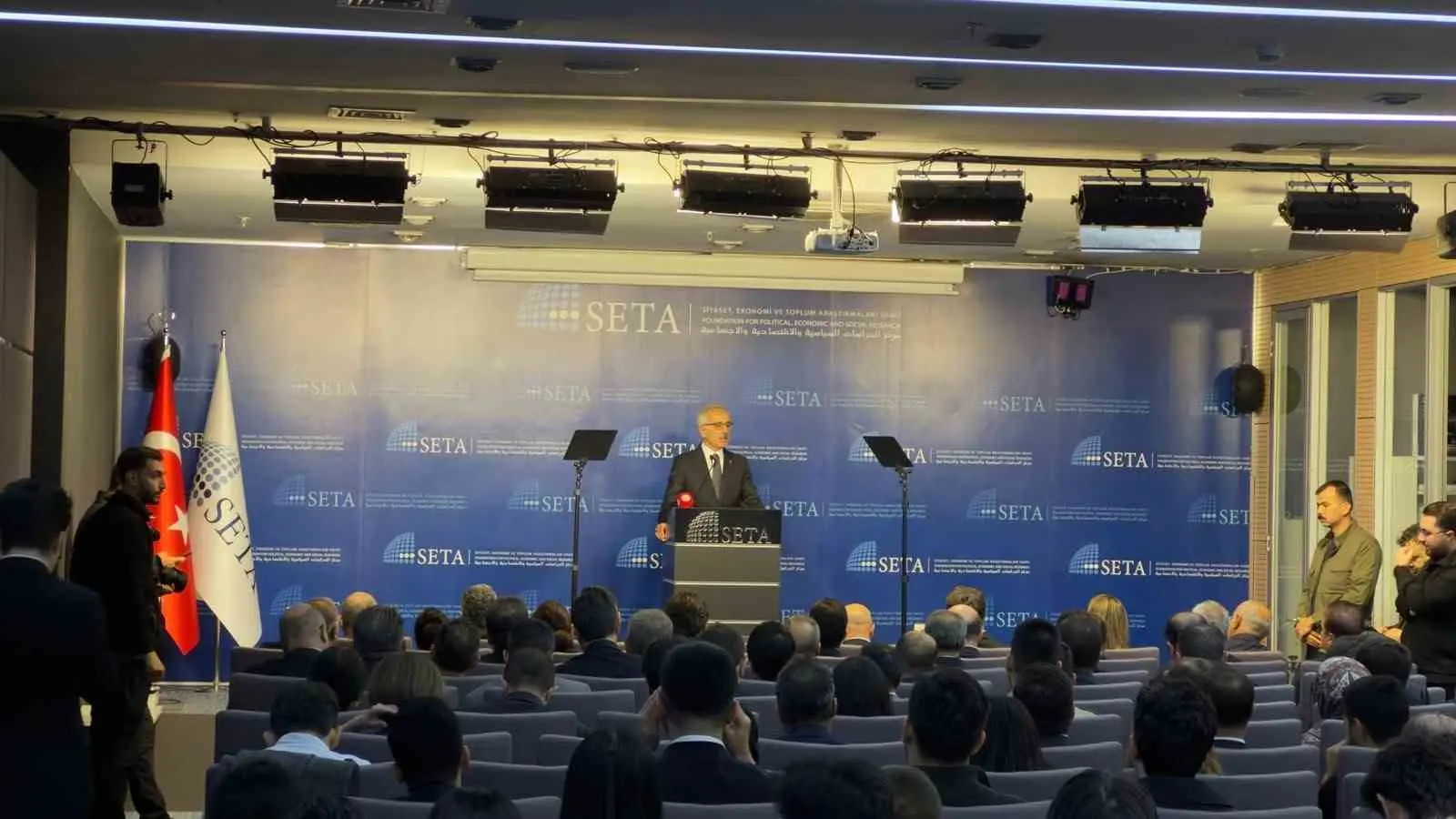Bakan Uraloğlu: (Kalkınma Yolu Projesi) "Ülkemiz açısından projenin 10 yıllık periyotta ekonomimize yaklaşık 55 milyar dolarlık katkı sağlamasını öngörüyoruz"