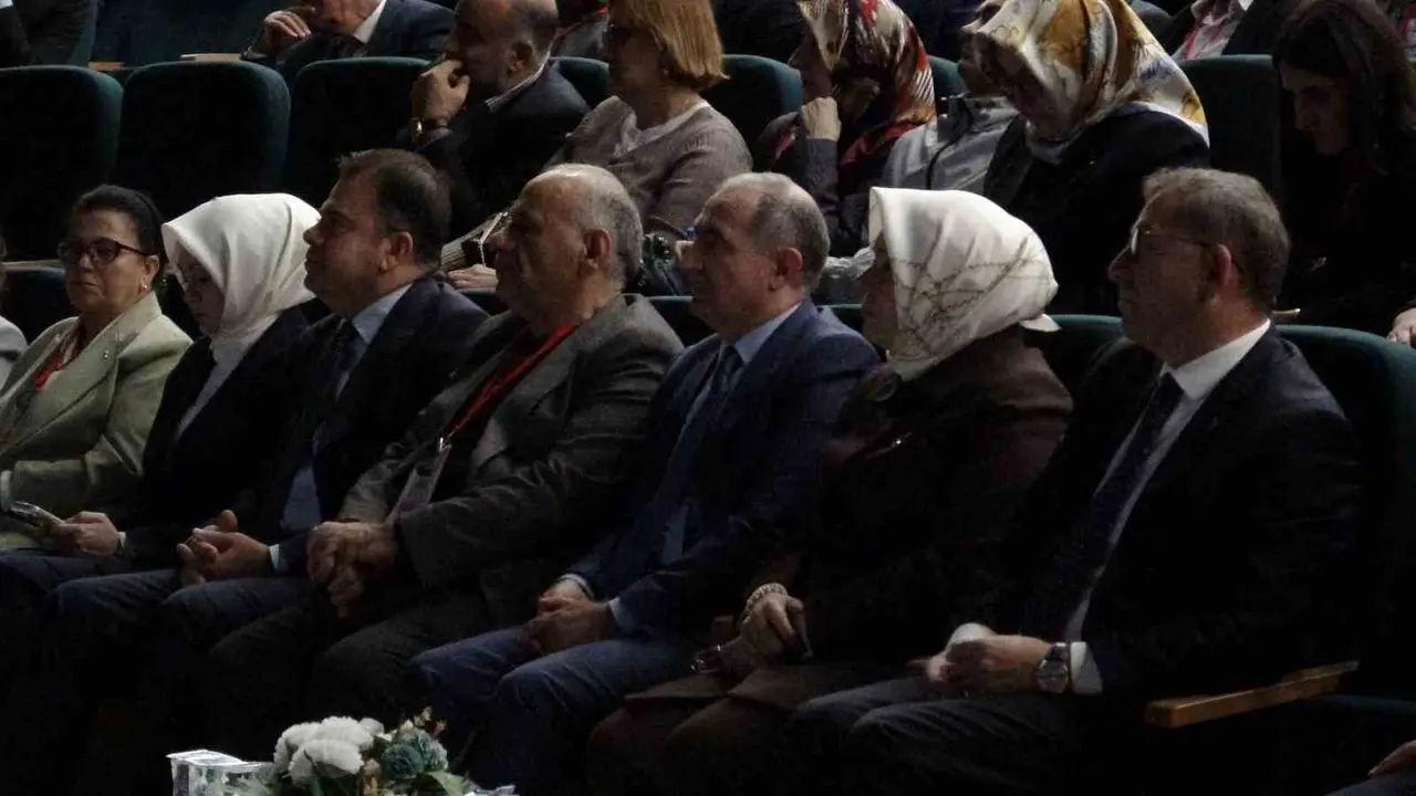 Kars’ta 13. Uluslararası Çocuk ve Gençlik Edebiyatı Sempozyumu düzenlendi