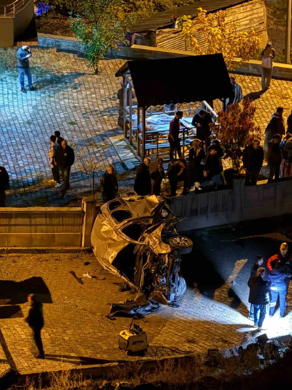 Erzurum’da otomobil şarampole yuvarlandı: 1 ölü, 3 yaralı