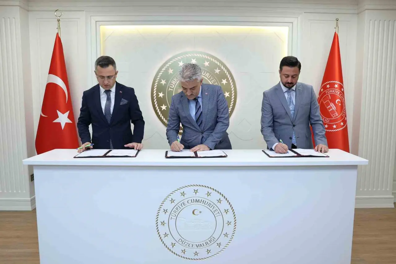 Öğrencilere başarı ödülü, ailelere bebek desteği
