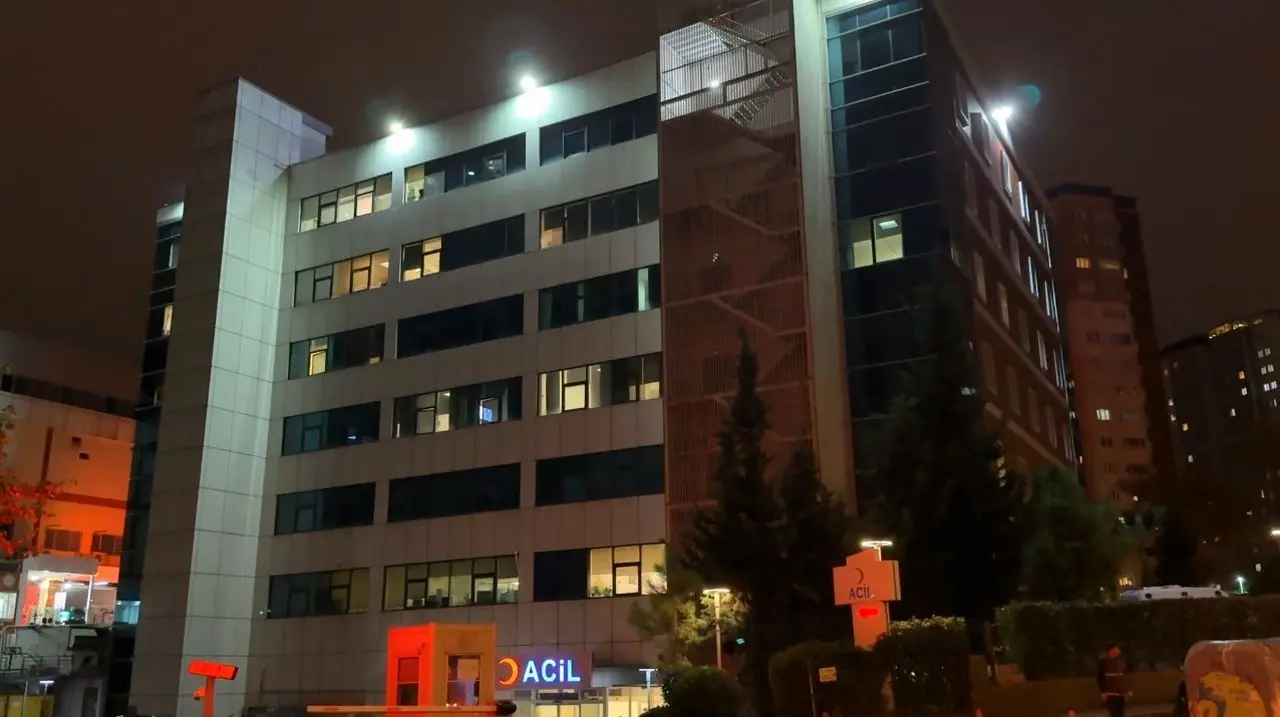 Sahnede rahatsızlanan şarkıcı Hakkı Bulut hastaneye kaldırıldı