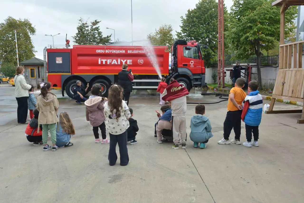 Ordu’da minikler itfaiyecilik mesleğini uygulamalı olarak öğrendi