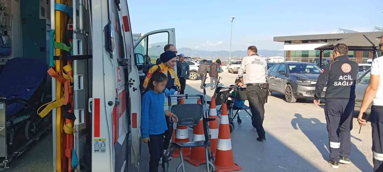 Gıda zehirlenmesi şüphesi: 9 öğrenci hastaneye kaldırıldı