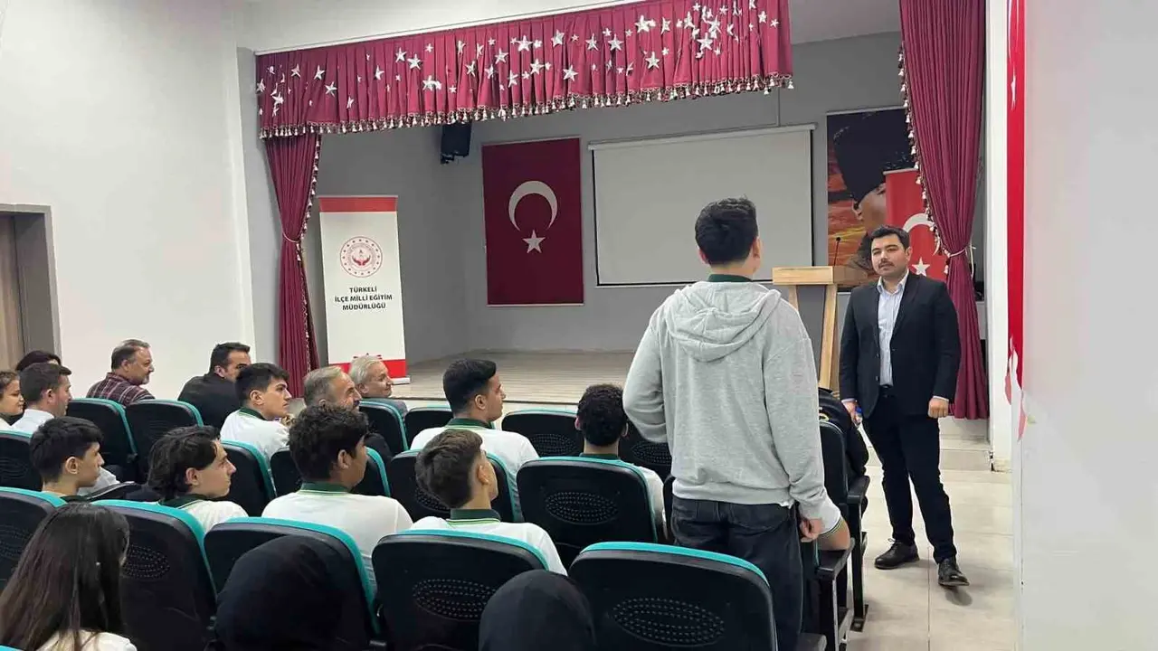 Kaymakam Kandemir’den üniversite adaylarına motivasyon desteği