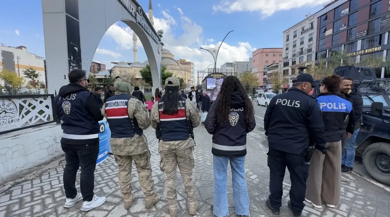 Yüksekova’da vatandaşlara KADES anlatıldı
