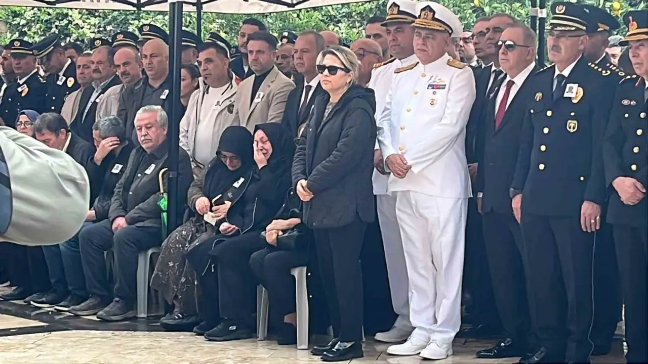 Hayatını kaybeden Muratpaşa Kaymakamı Kara gözyaşlarıyla uğurlandı