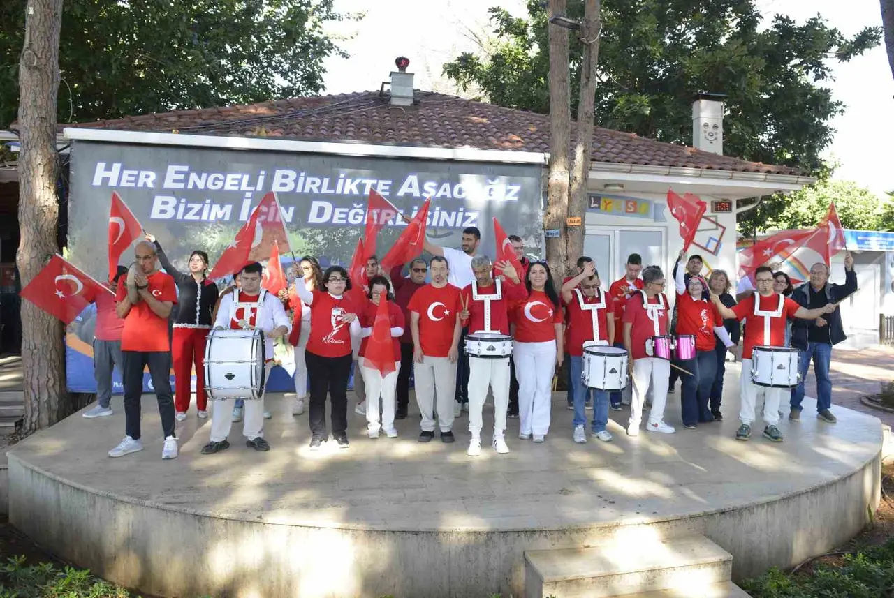 Özel bireylerden Cumhuriyet coşkusu