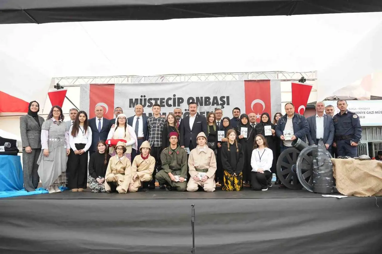 Çanakkale Boğazı’nı geçmek isteyen Fransız Denizaltısını batırmıştı, mezarı başında anıldı