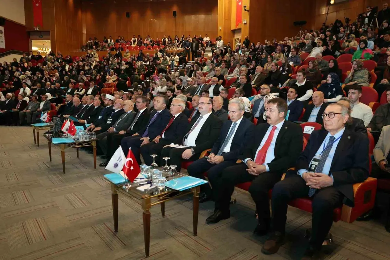 Aile ve neslin geleceği Erzurum’da konuşuldu