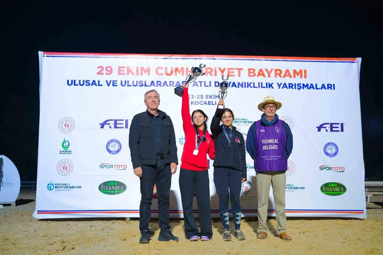 Kocaeli’de 117 binici dörtnala dayanıklılık sınavı verdi